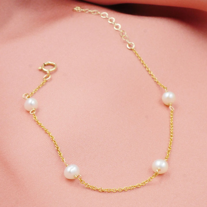 Modern Pearl Bracelet