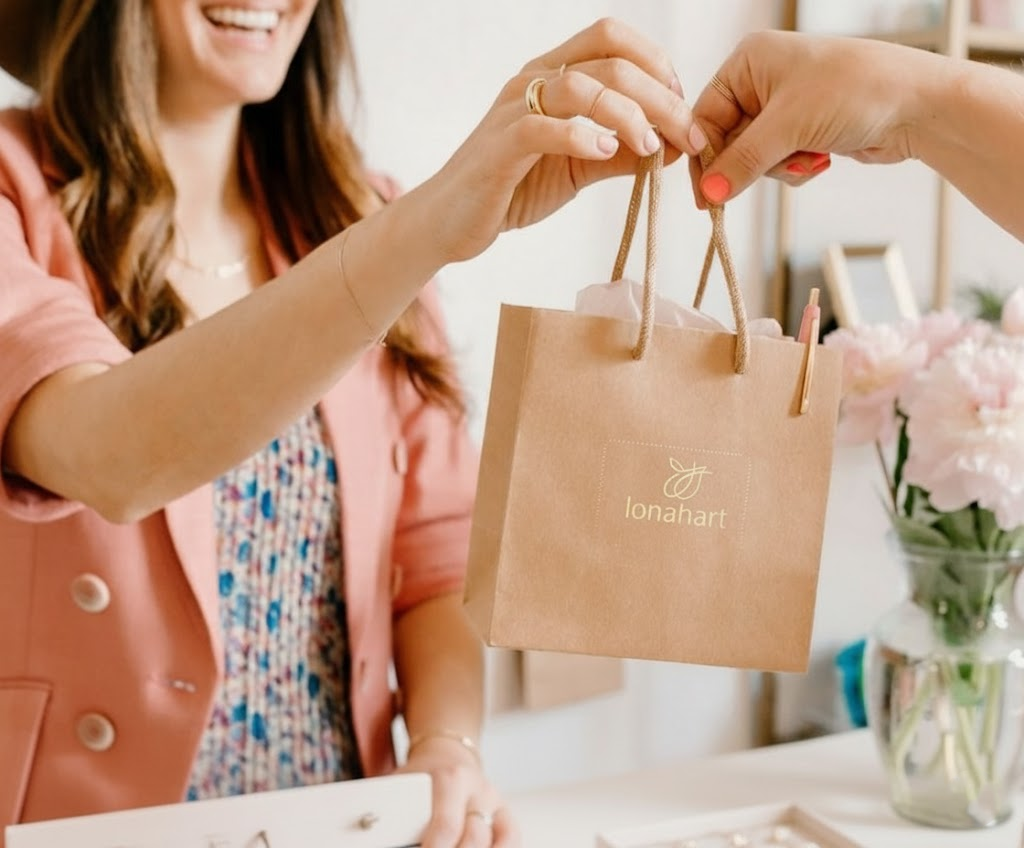 About Ionahart. An Austin, Texas based jewelry line that specializes in dainty, everyday jewelry. Made by women, for women.