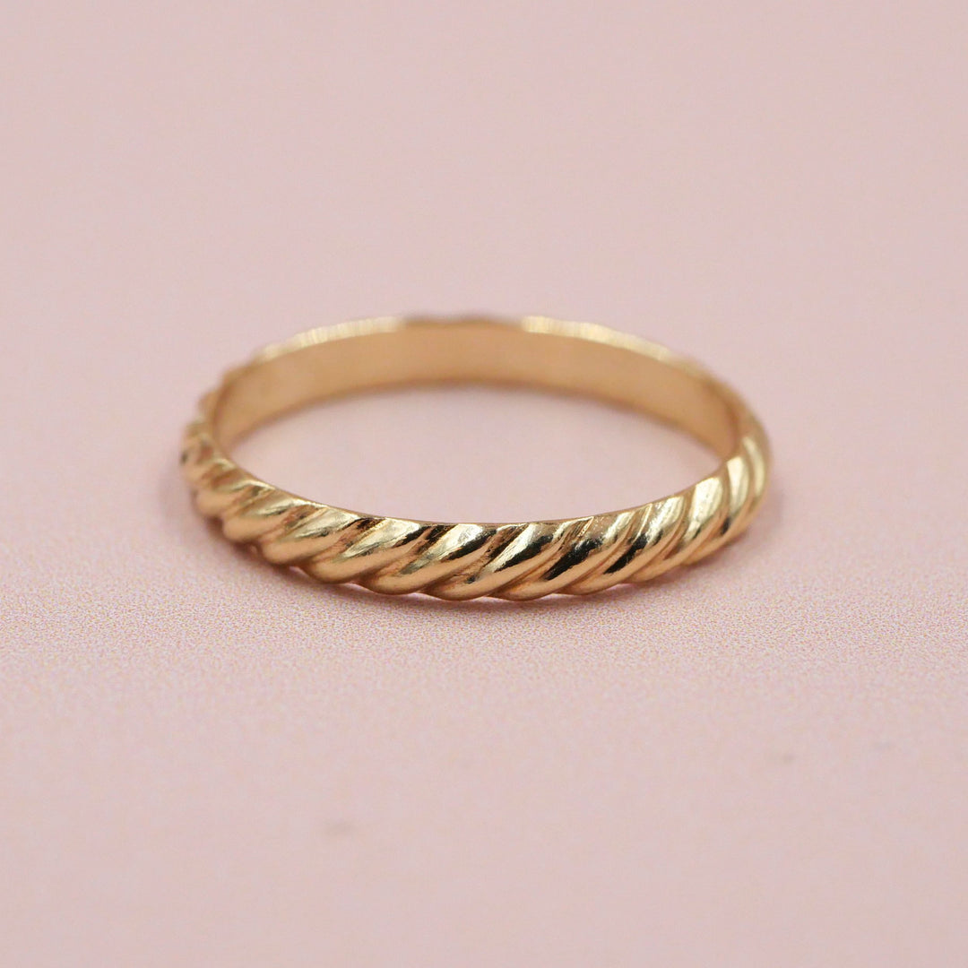 Twisted Band Ring